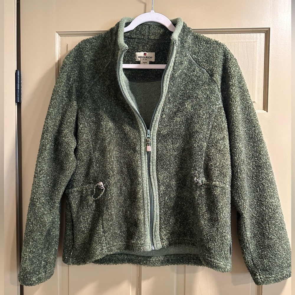 Women’s Woolrich Moss Green Fuzzy Zip Jacket size Large very warm and cozy!